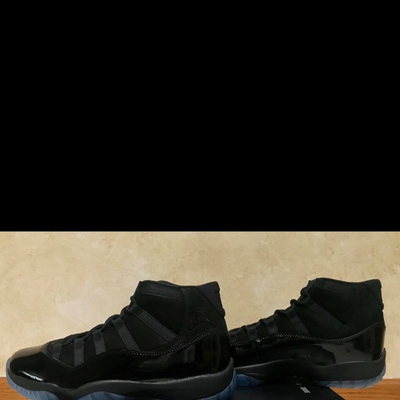 Jordan cap and gown 🎓 11"s high top - Picture 8 of 8